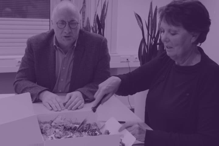 Project sociale verzekeringsbank: taart bij tekenmoment service overeenkomst